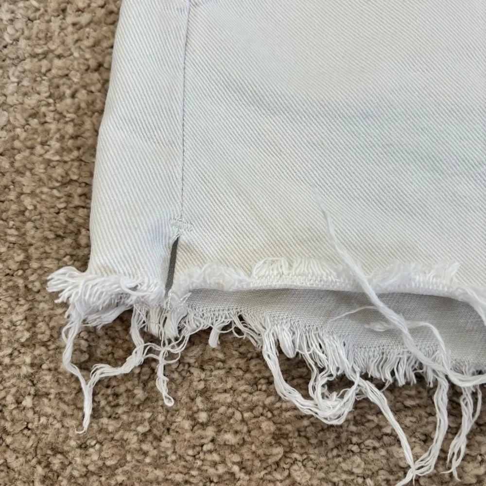 Madewell White Relaxed Denim Shorts - size 25​ - Picture 2 of 10